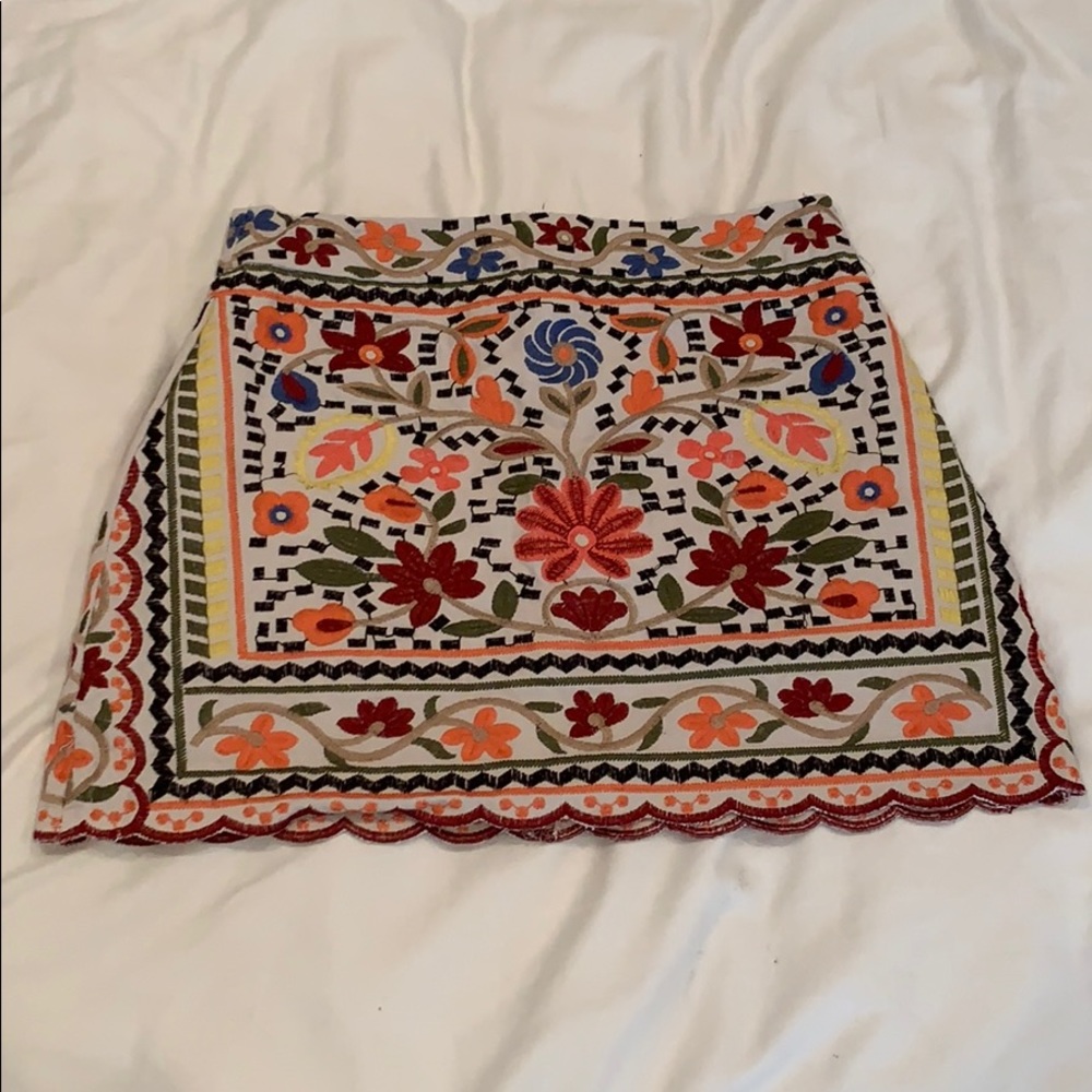 AKIRA floral miniskirt embroidered scalloped
